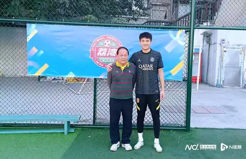 世界杯注册账号-李昊启蒙教练：他小时候本不爱守门，但我认为他天赋异禀遂哄他试试